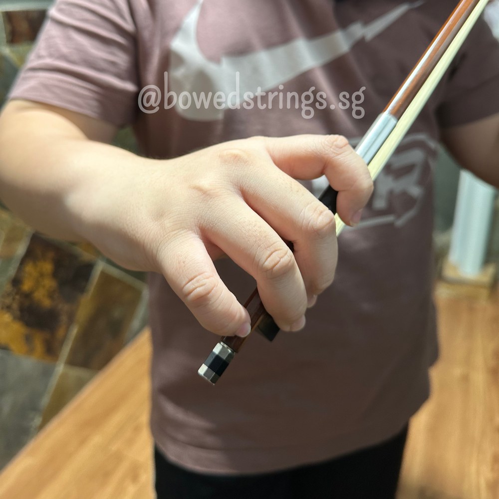 Close-up of a correct bow hold